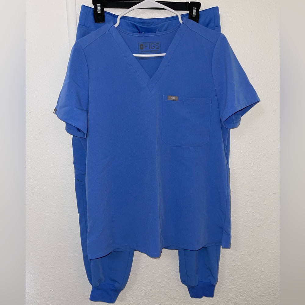 FIGS SCRUB SET 1 pocket scrub top & joggers
